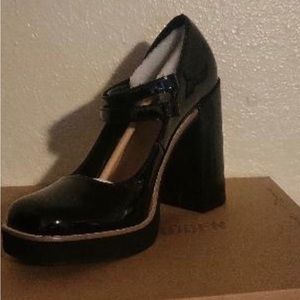 Steve Madden Women Twice Black Patent Mary Janes shoes Color: Black Size: 10